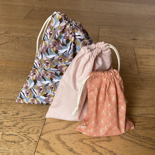 Sac à vrac en tissu : 3 sacs en coton bio à motifs clairs fermés par des cordons
