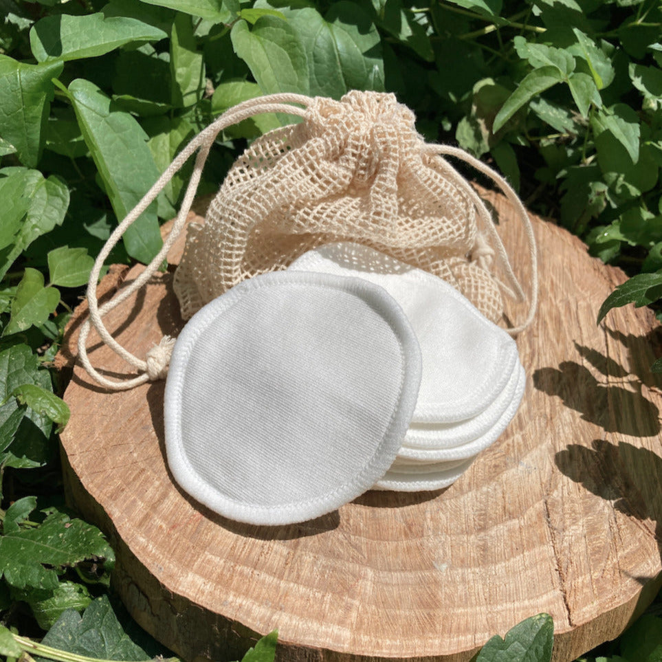 Cotons démaquillants réutilisables : lot de 12 cotons blancs et ronds avec leur filet de lavage