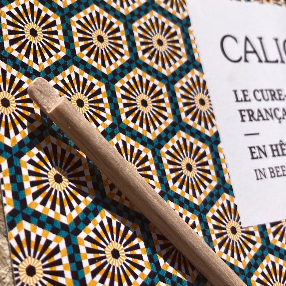 détail oriculi tige bois