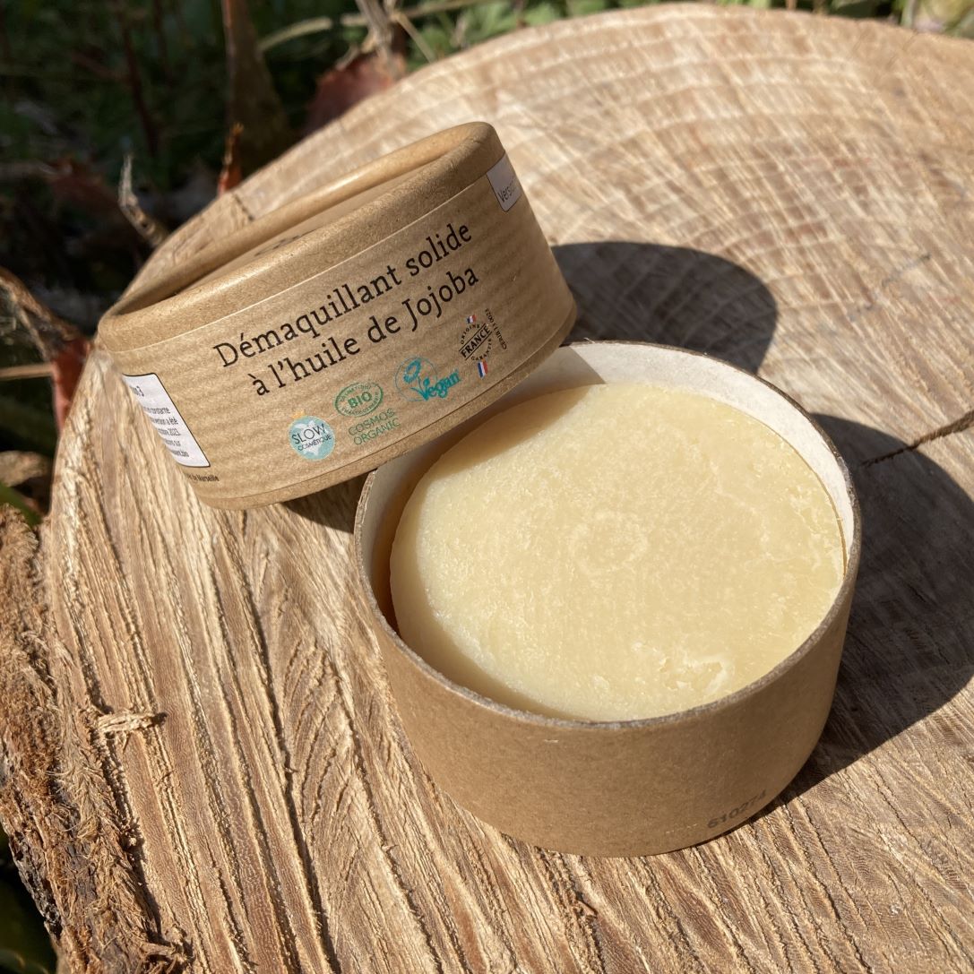Baume solide démaquillant dans packaging en carton