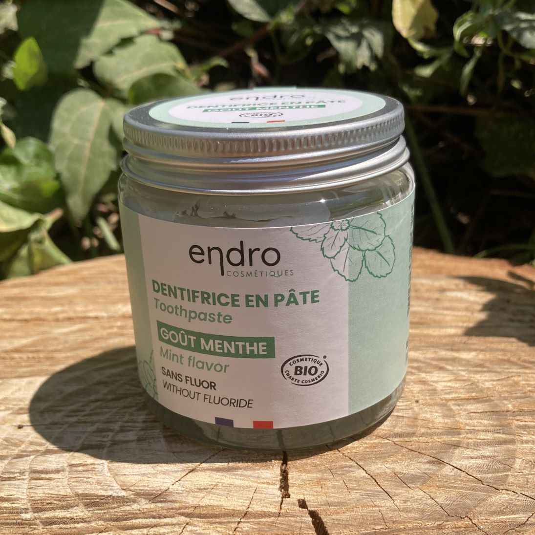 dentifrice naturel sans fluor dans un po en verre