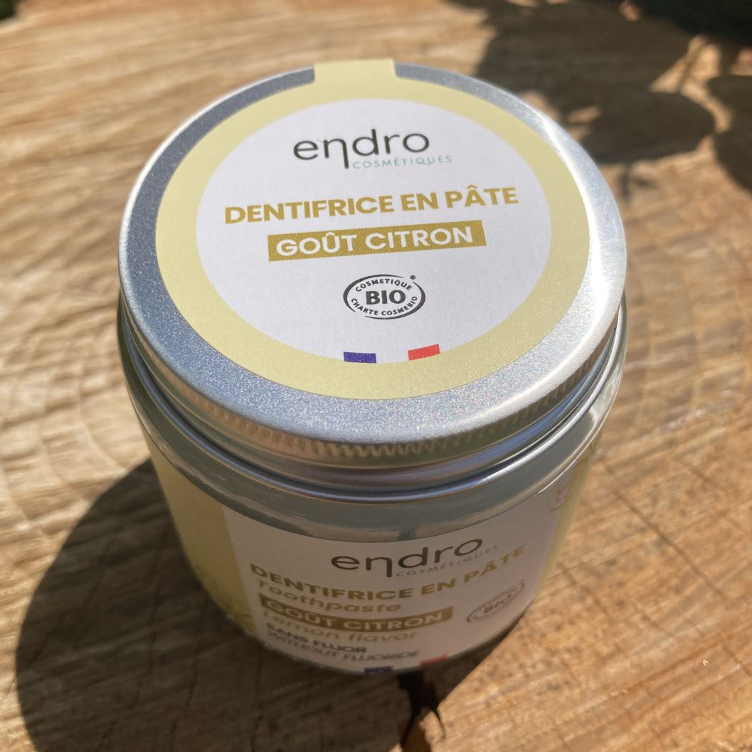 dentifrice naturel sans fluor dans un po en verre