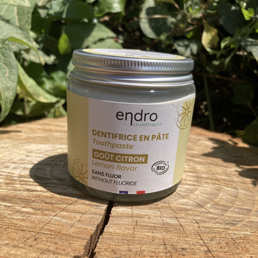 dentifrice naturel sans fluor dans un po en verre