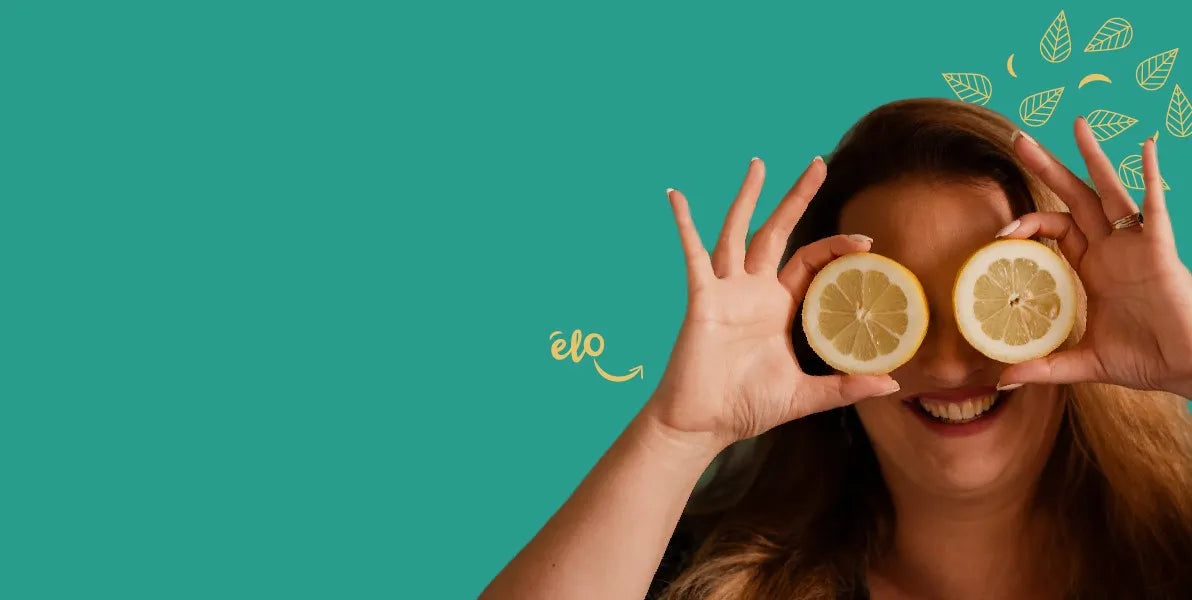 Boutique écologique Ecodelo : la fondatrice, Elodie Dailly, avec des citrons devant les yeux