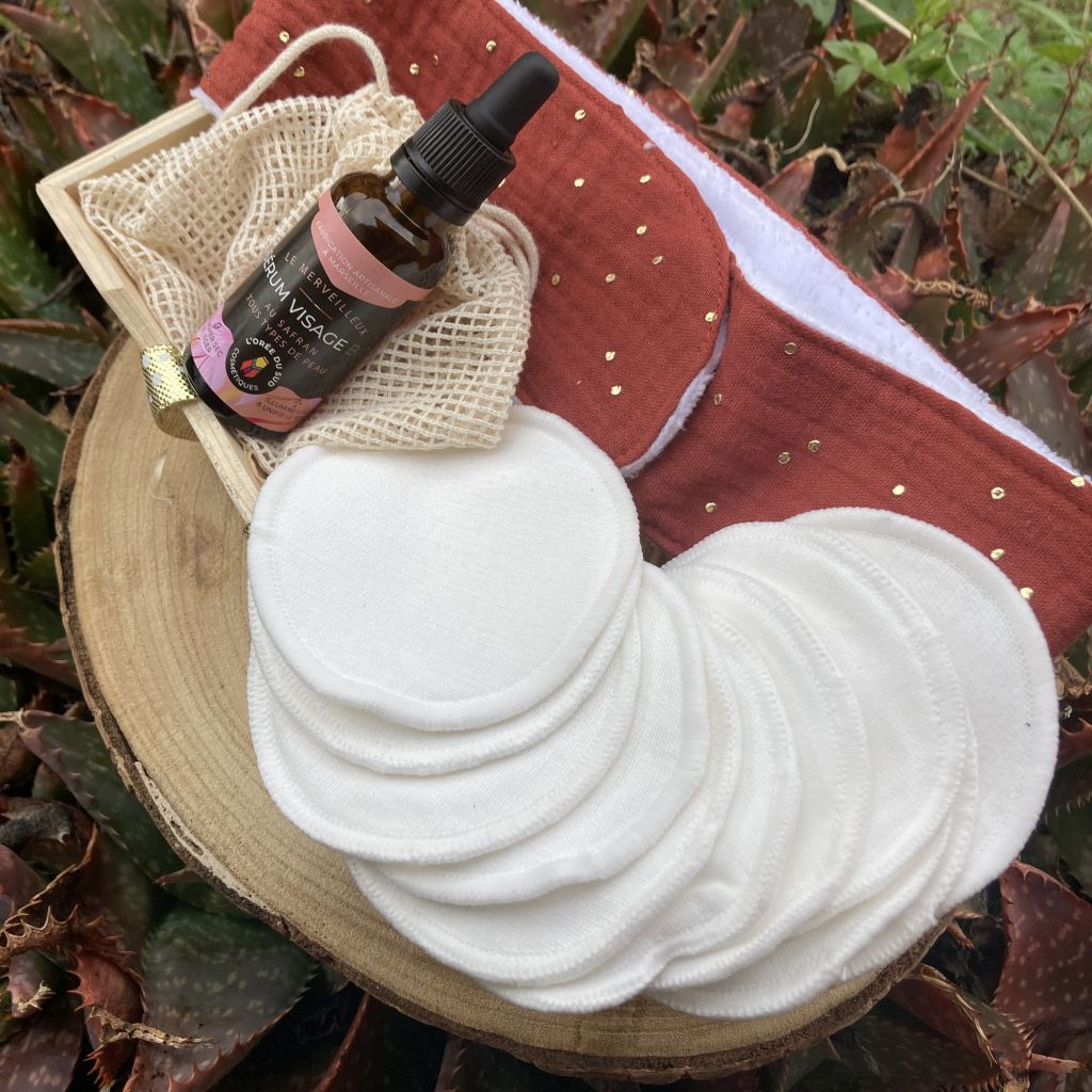 kit complet avec sérum, cotons lavables et bandeau visage sur souche