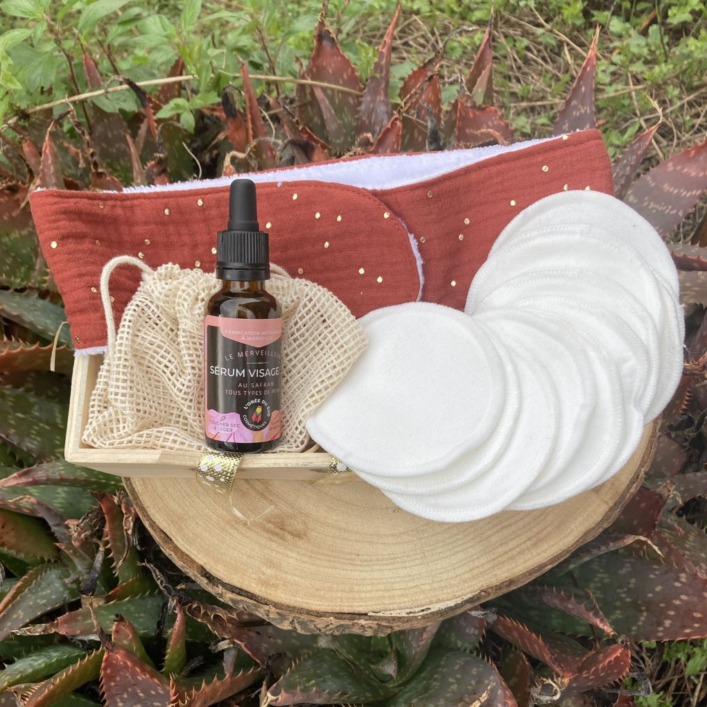 kit complet avec sérum, cotons lavables et bandeau visage sur souche