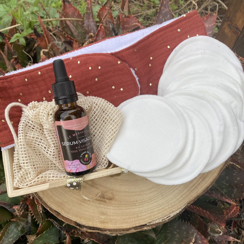 kit complet avec sérum, cotons lavables et bandeau visage sur souche