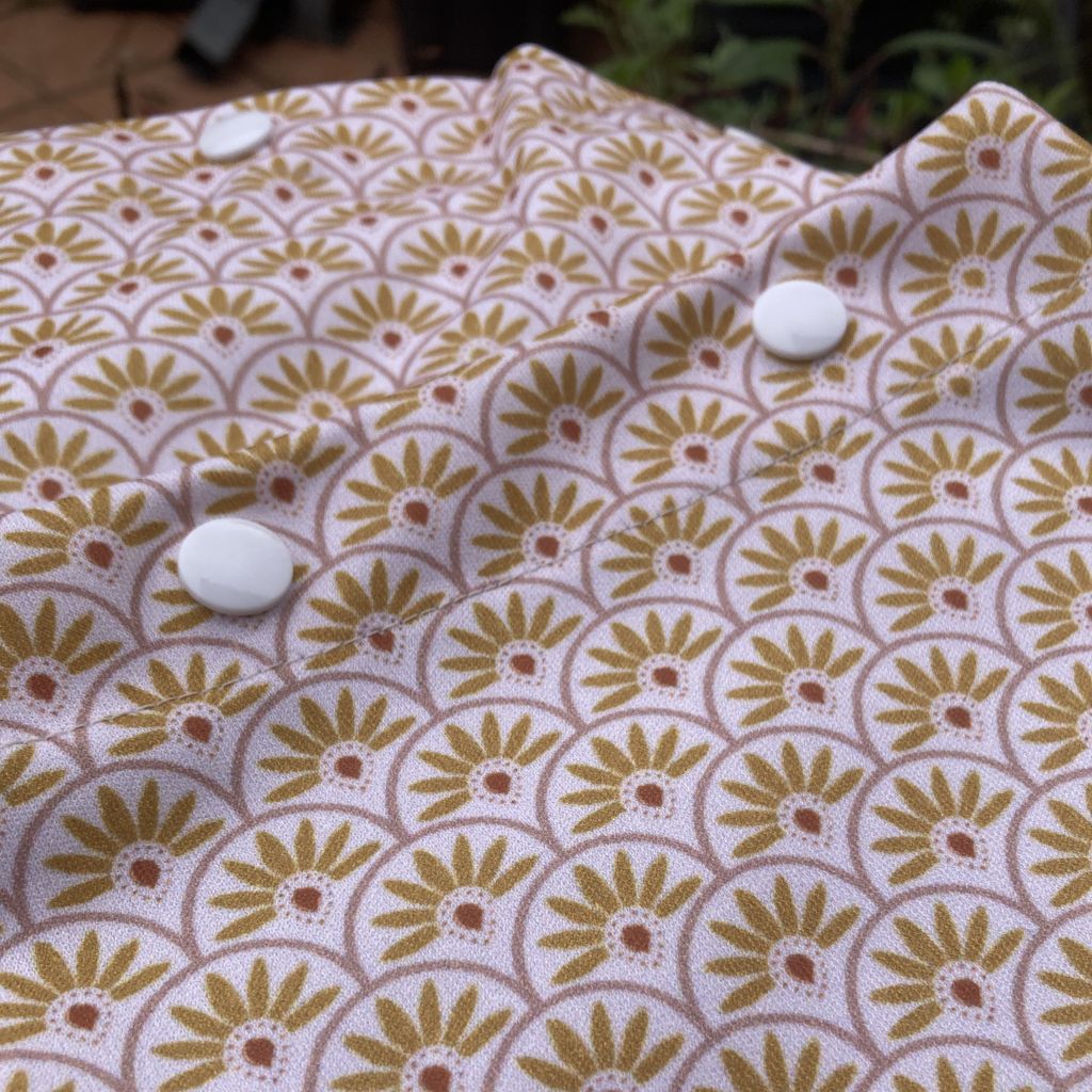 détail motif sac de congélation éventails jaunes et rouges