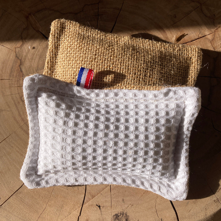 Éponge lavable en toile de jute : face douce blanche et face grattoir