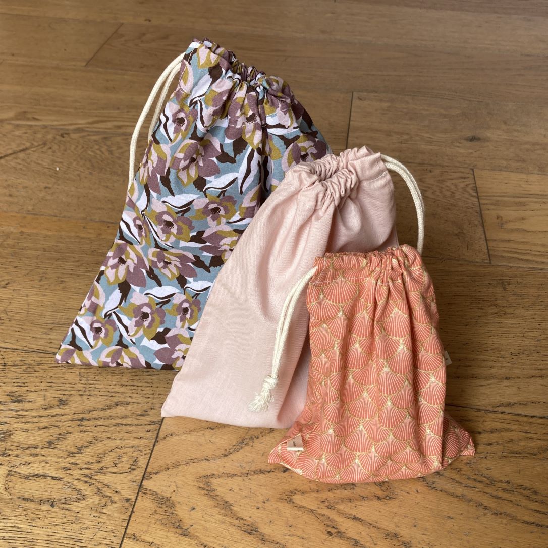 Sac à vrac en tissu : 3 sacs en coton bio à motifs clairs fermés par des cordons