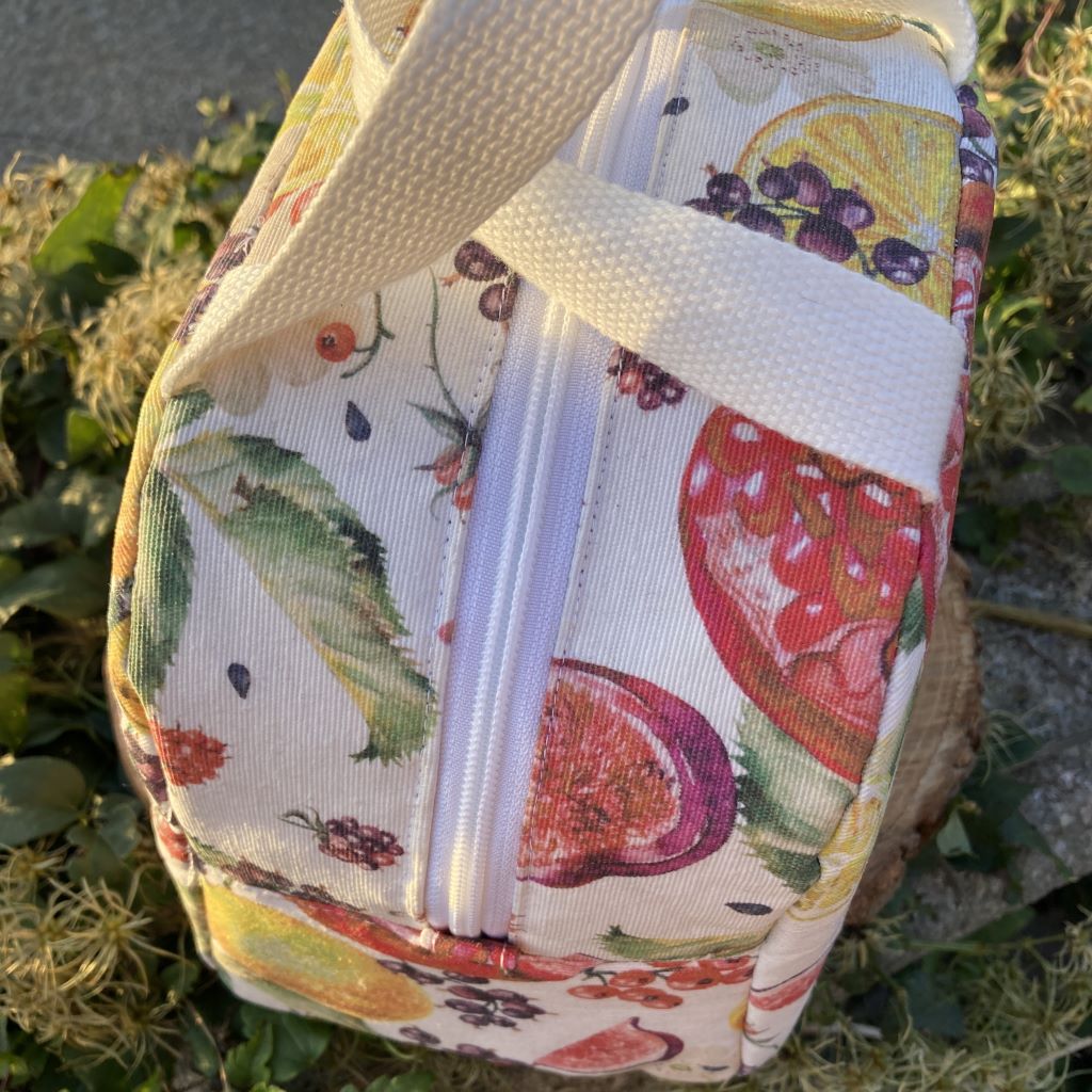 détail lunch bag motif fruits