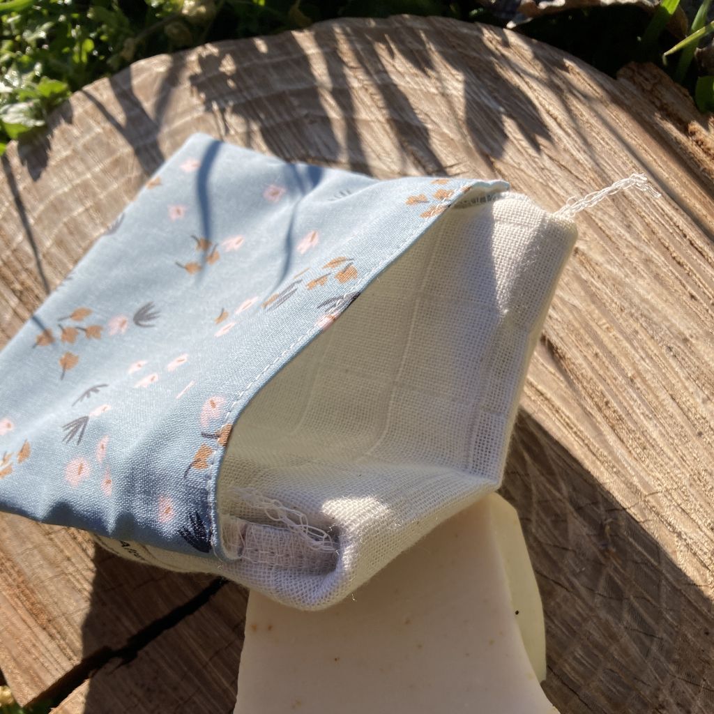 ouverture pochette en coton bleue ciel pour savon
