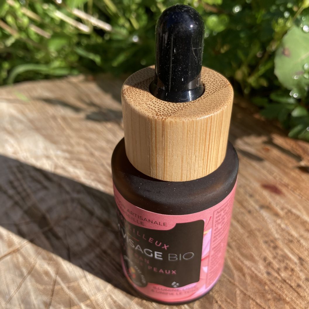 détail flacon en verre sérum naturel