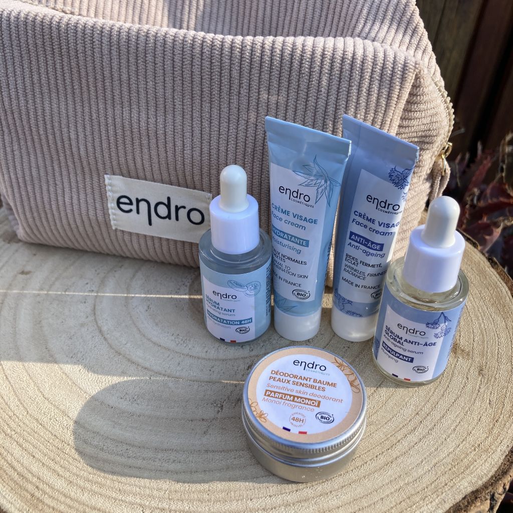trousse matelassée beige et miniatures Endro