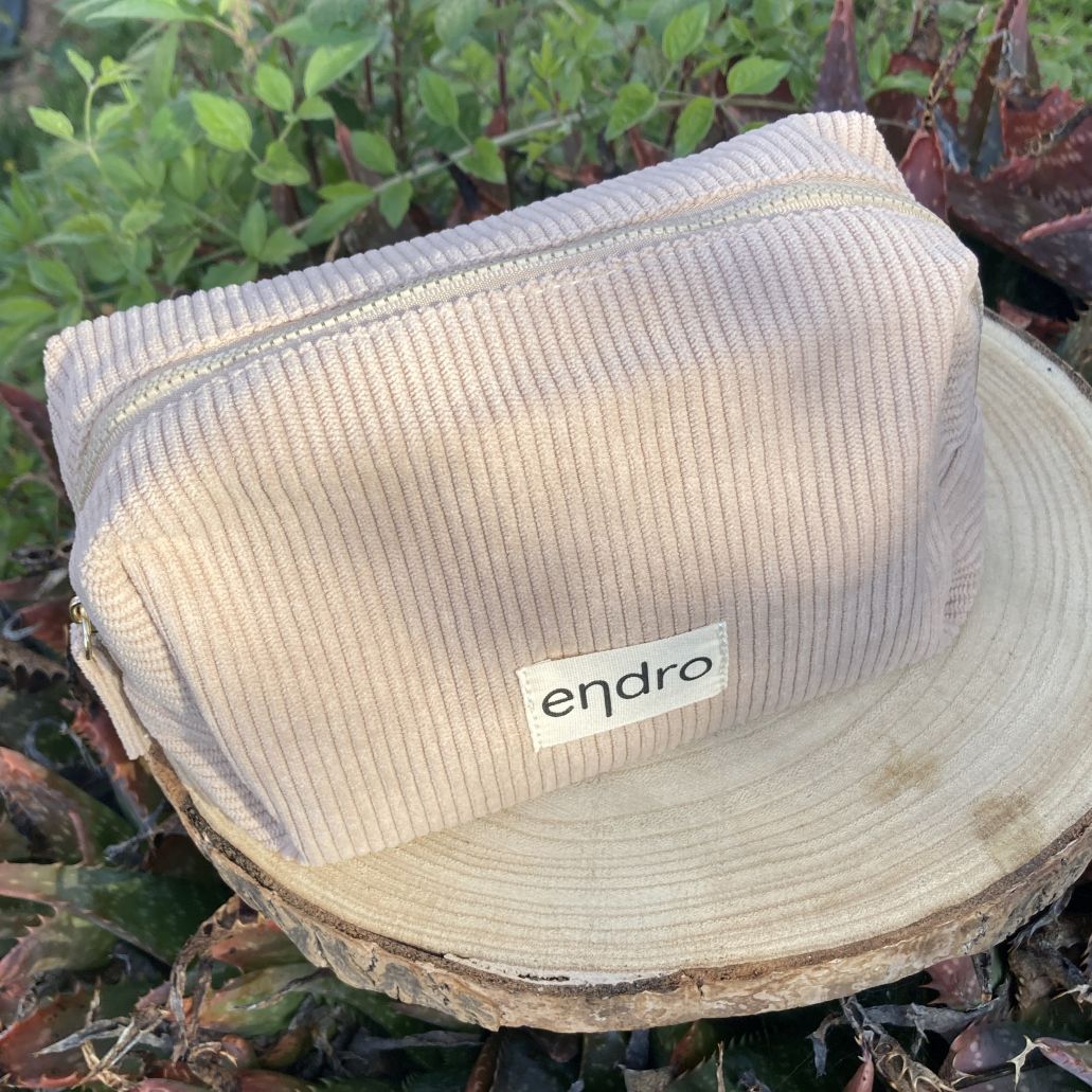 trousse matelassée beige
