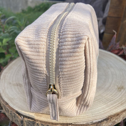 vue trousse matelassée beige de côté
